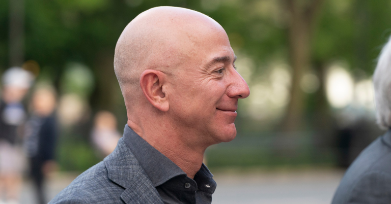 Jeff Bezos ‘funds anti-aging start-up that could help humans live FOREVER’ - Featured image