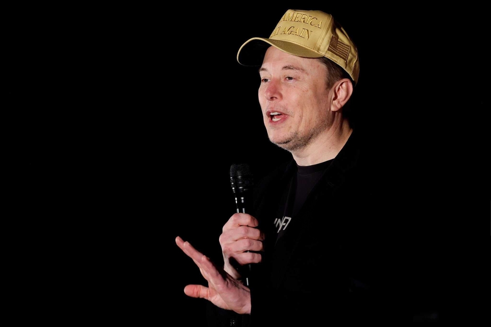 FOLSOM, PENNSYLVANIA - OCTOBER 17: SpaceX and Tesla founder Elon Musk participates in a town hall-style meeting to promote early and absentee voting at Ridley High School on October 17, 2024 in Folsom
