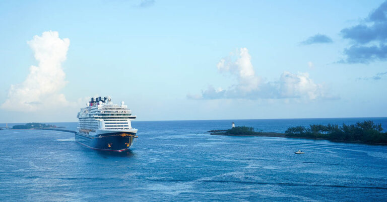Cruise Captain’s Attempt to Impress a Woman Ends in Tragedy – 33 Lives Lost in Shocking Crash - Featured image
