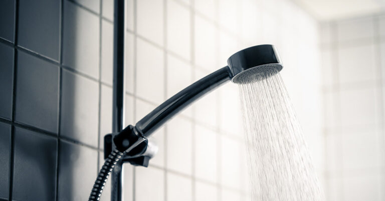 Why Showering at Night Is Better Than in the Morning - Featured image