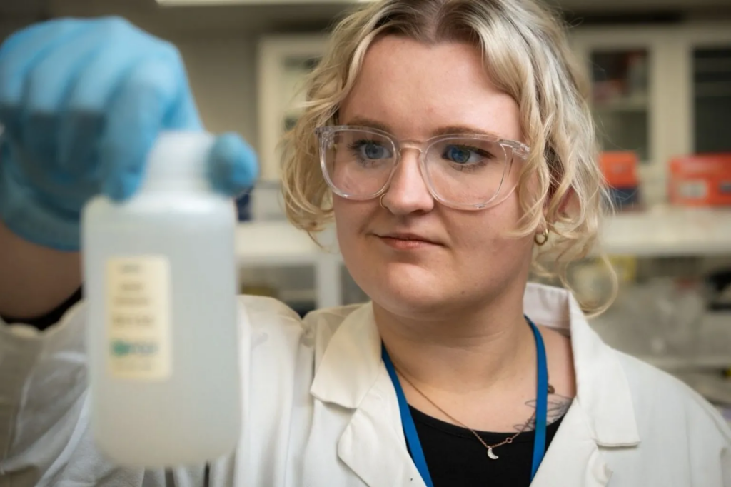 Samples that Laura Taylor took from A23a help her research how icebergs affect the carbon cycle