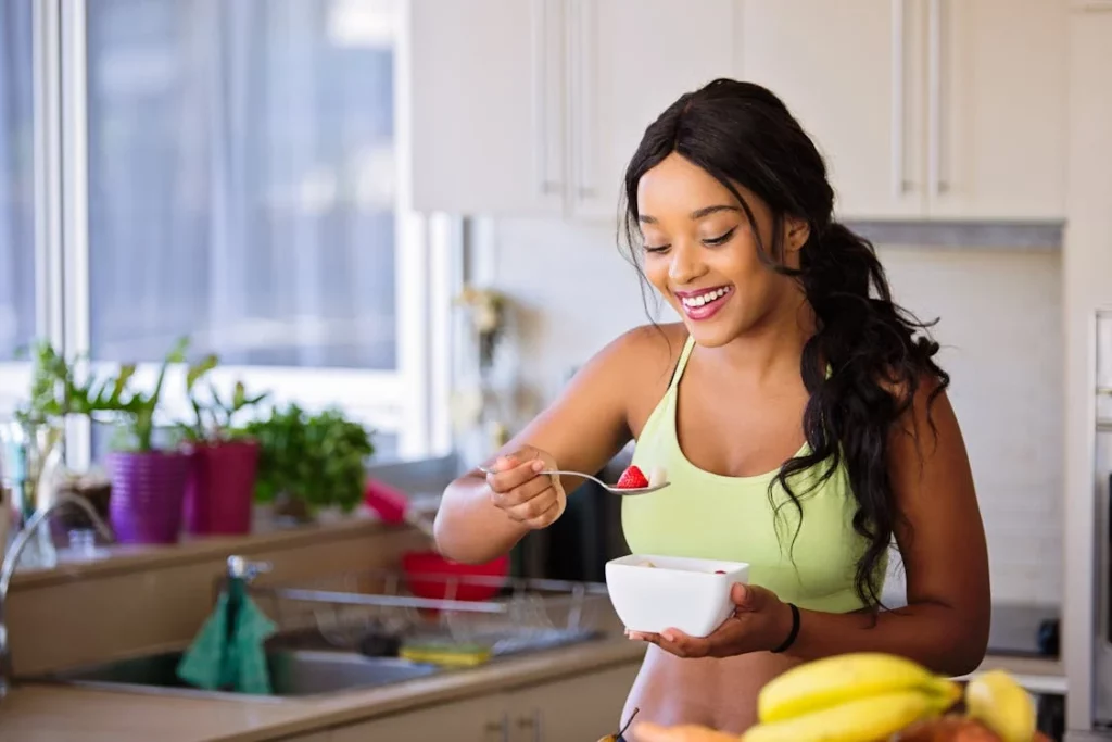 woman eating strawbery