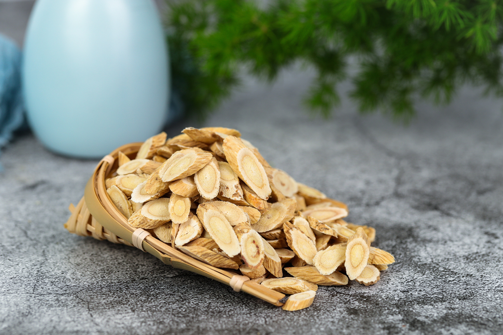 Chinese herbal medicines -- Astragalus