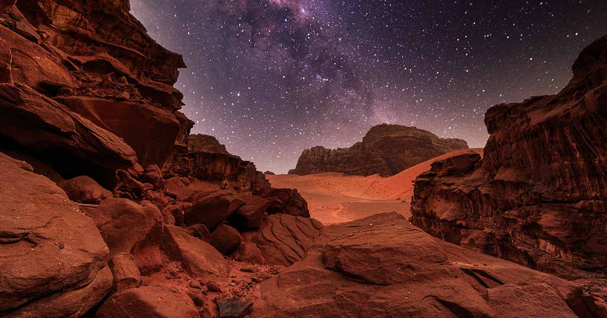Former CIA Operative Claims to Have Proof of Life on Mars