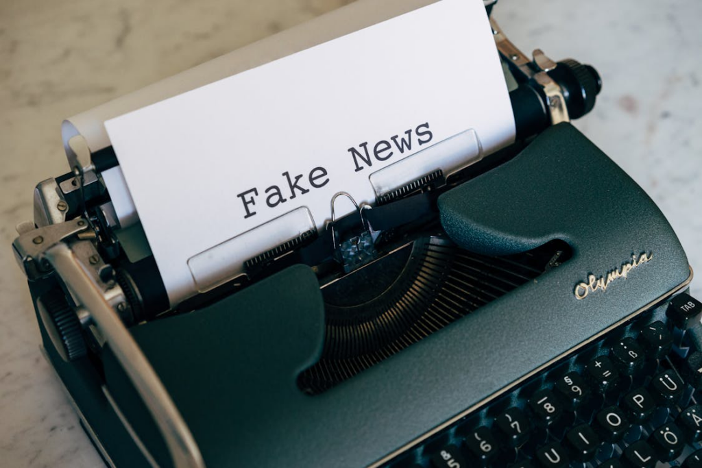 Vintage typewriter with 'Fake News' typed on paper, symbolizing how misinformation about the Stanley Meyer water-powered car continues to spread despite evidence.