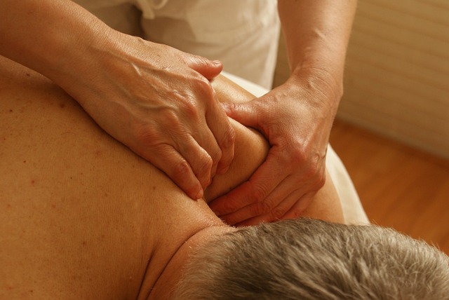 elderly lady with shoulder pain