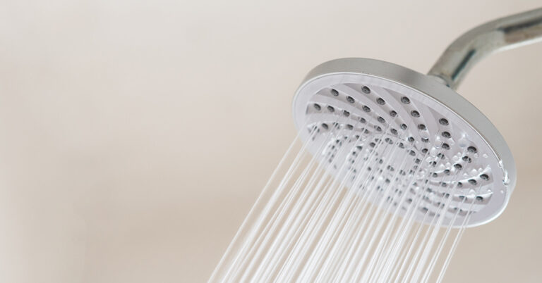 When Is the Best Time to Shower: In The Morning or Evening? There is Only One Right Answer. - Featured image