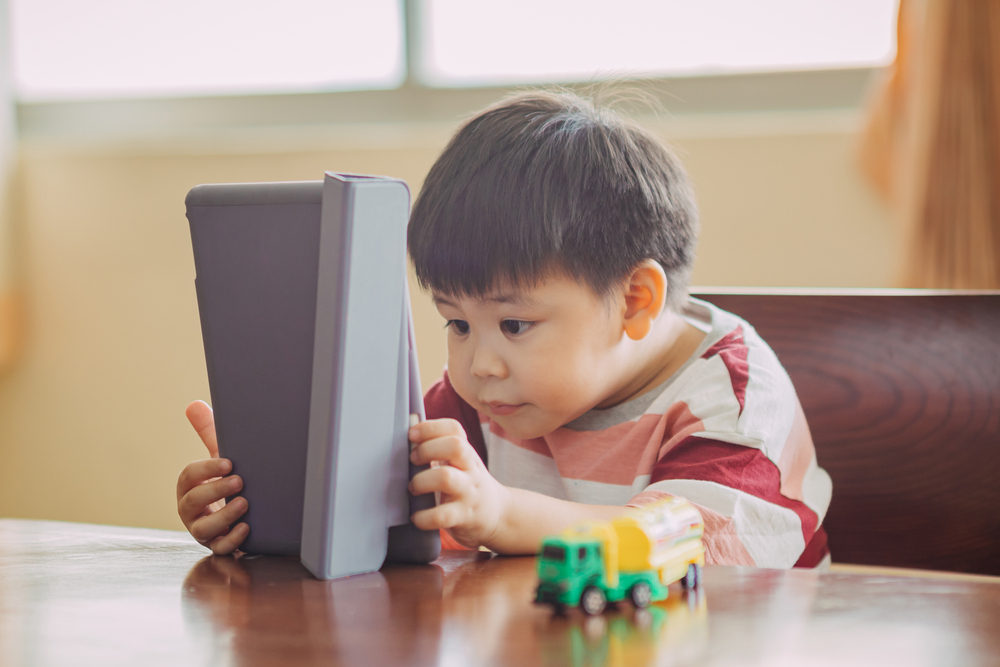 Kids using tablet : Research says entertainment media (including TV) be avoided for infants and children under age 2 and smart phone radiation can harm your baby and may cause of ADHD.
