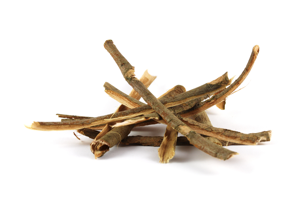 Dry willow (Salix sp.) bark. This drug (Salicis cortex) has been used in traditional medicine as febrifuge dating back to the 18th century.
