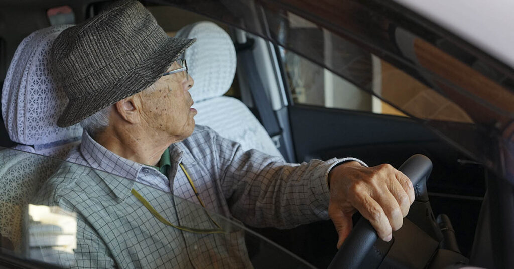 A Guide to Knowing When It’s No Longer Safe for Seniors to Drive - Featured image