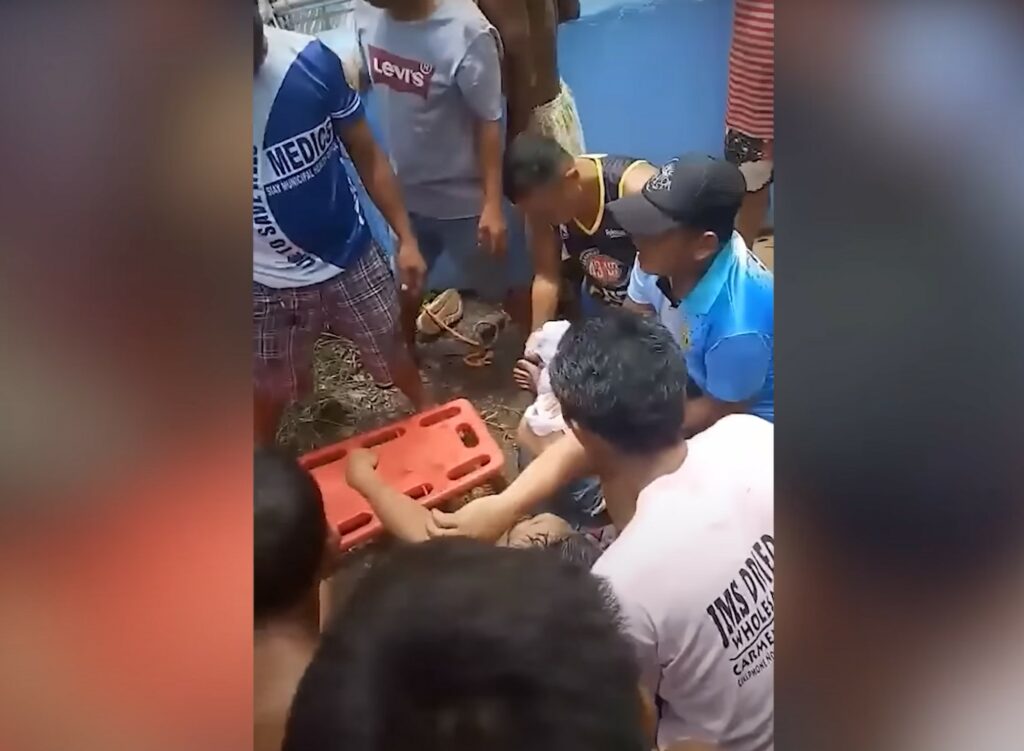 Medics arrived to save the tourist's life