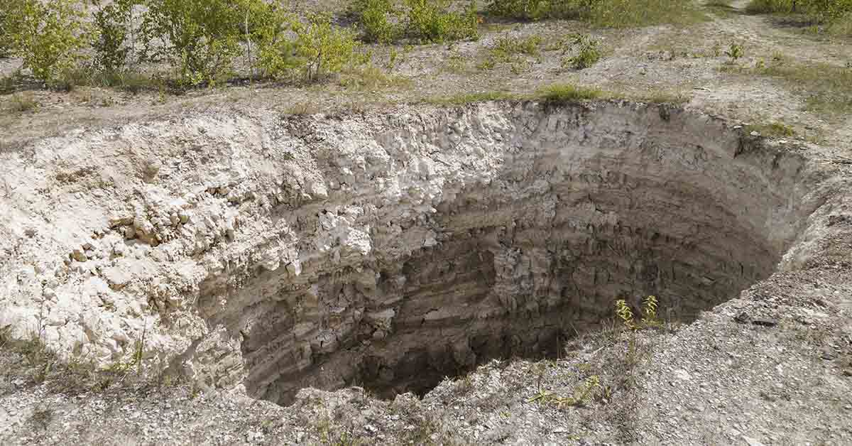 Tourist Dies While Trapped 1,600 Feet Underground in Volcano