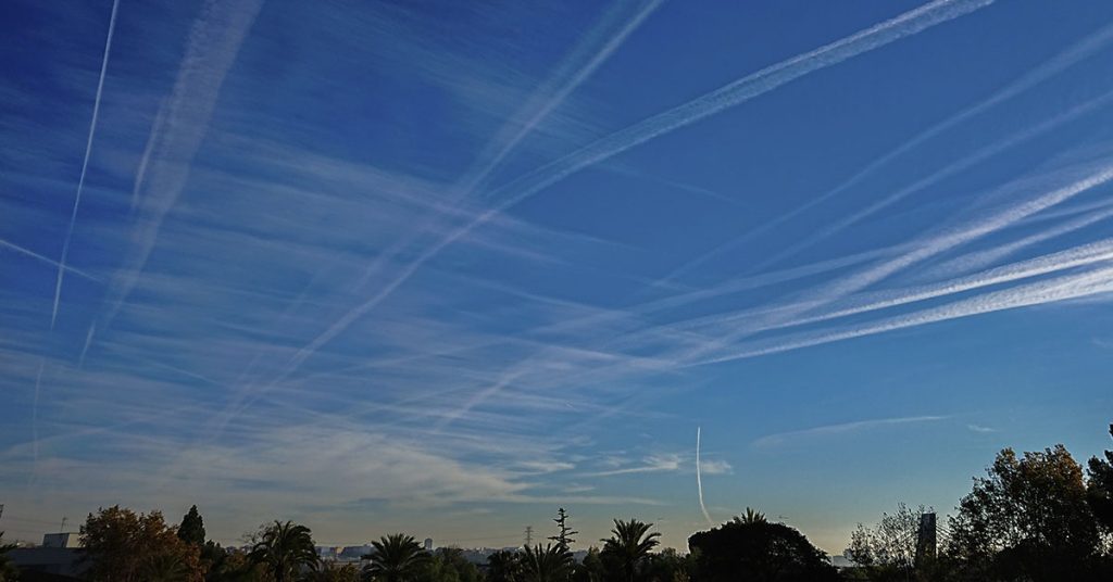 Florida Enacts Law Banning ‘Chemtrails’ and Weather Modification Practices - Featured image