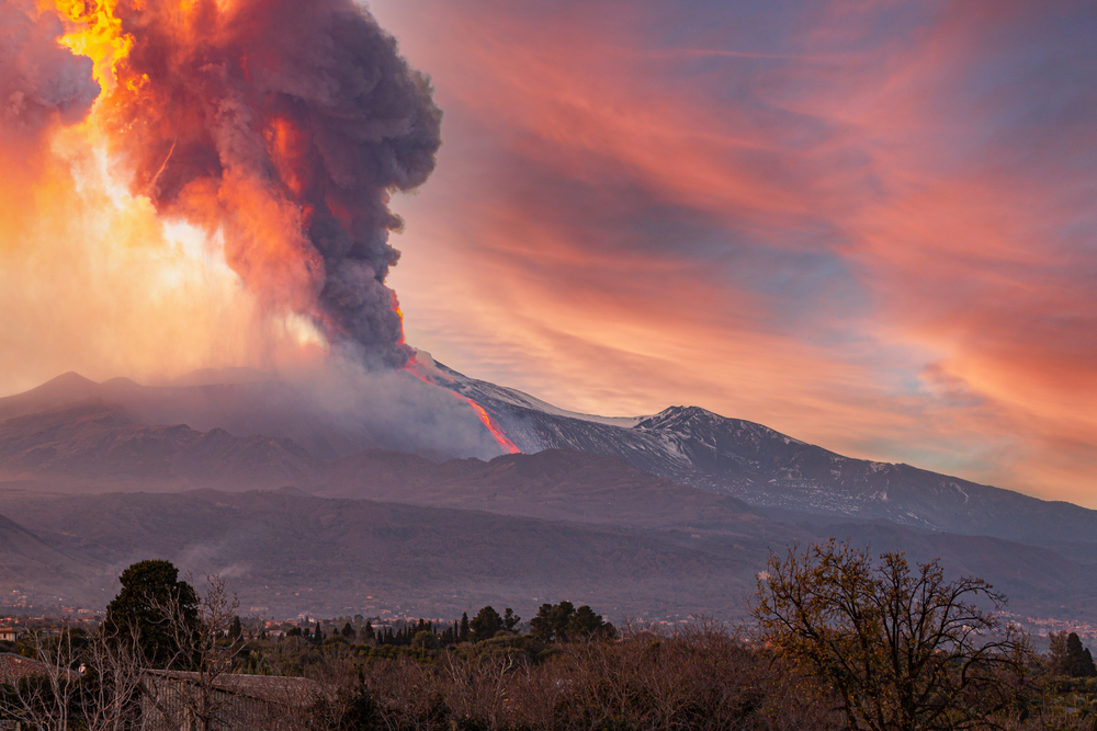 overview of the Etna volcano during the eruption of 16 February 2020

