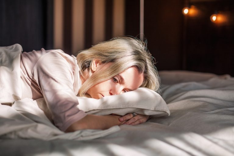 Common Sleep Mistake May Be Quietly Affecting Your Heart and Brain - Featured image