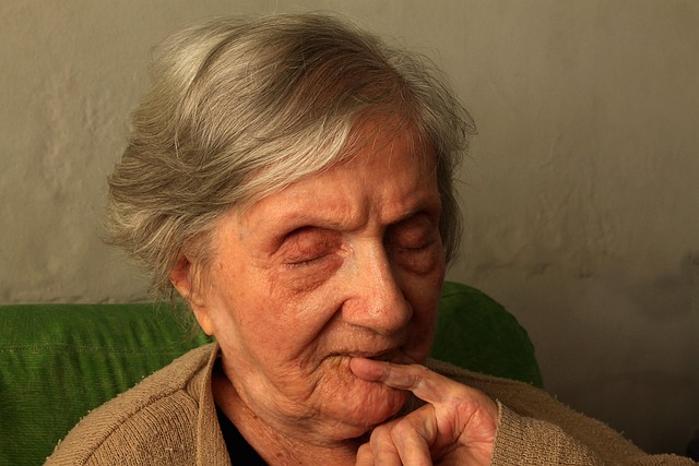 elderly lady with alzheimer's