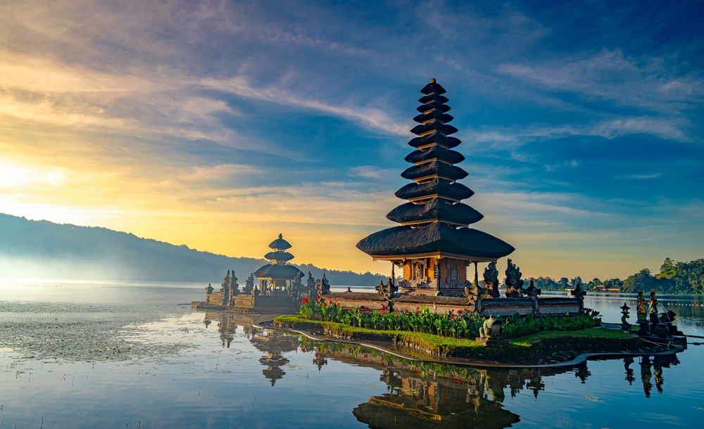 DANAU BERATAN, INDONESIA - MAY 22, 2024: Ulun Danu Beratan temple at the edge of Lake Bratan, Bali, Indonesia