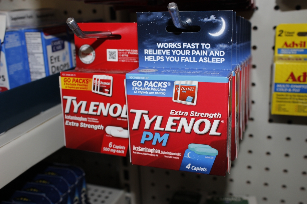 One Thing People Should Stop Combining With Tylenol, Hematologists Urge - Featured image