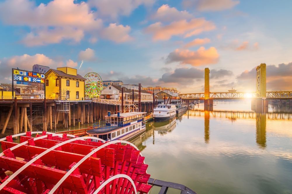 Old town Sacramento city skyline with Tower Bridge, cityscape of California in USA