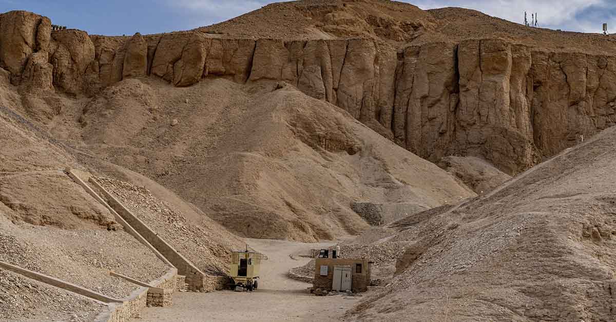 The 4,000-Year-Old Handprint: A Window into Ancient Egyptian Craftsmanship