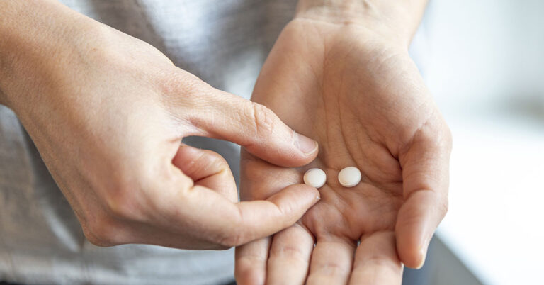 Terrifying Ibuprofen Reaction Leaves Mom in Coma With Facial Injuries - Featured image
