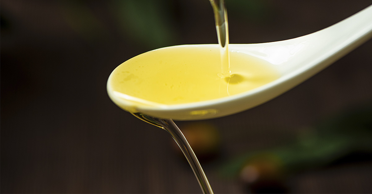 4 Registered Dietitians Were Asked to Name the Healthiest Cooking Oil, and They All Said the Same Thing