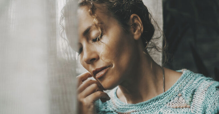 Woman Reveals What It’s Like to Live as a ‘Graysexual’ - Featured image