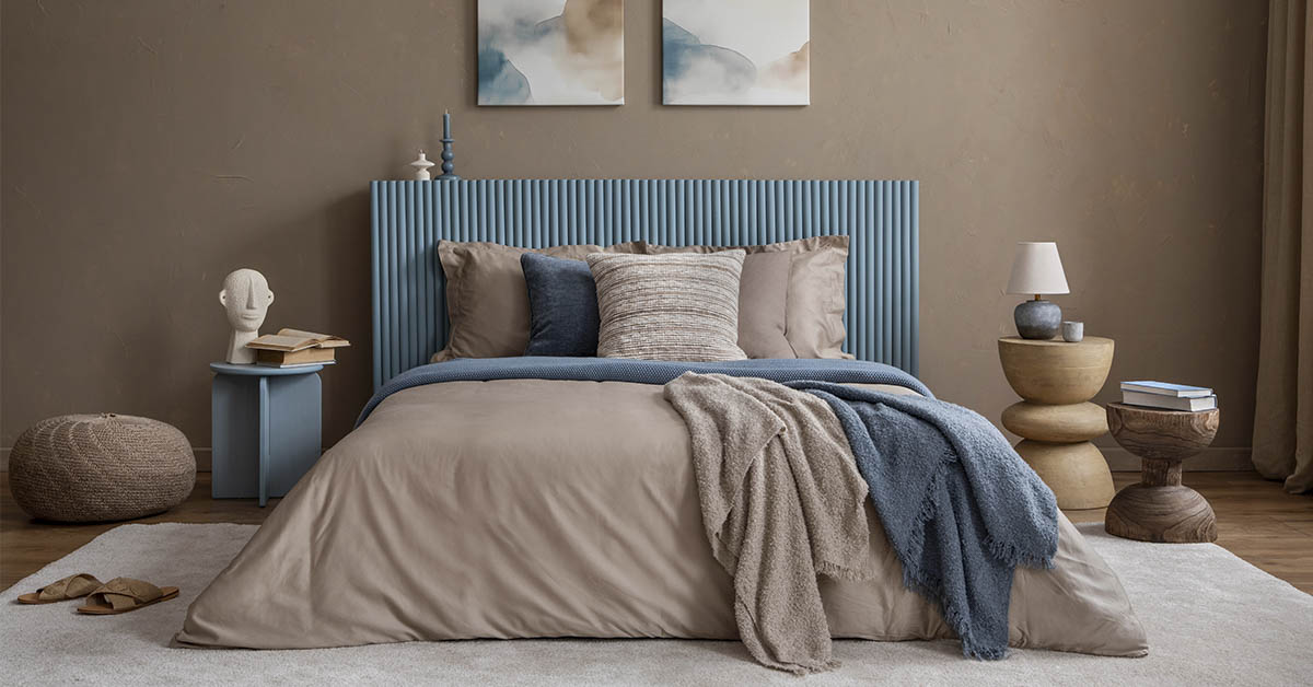10 Things You Should Never Keep In Your Bedroom & 10 Items Everyone Needs