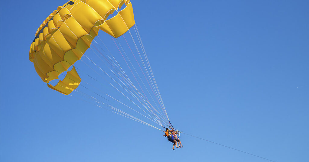Mother Reports Sexual Assault by Parasail Operator During Family Vacation - Featured image