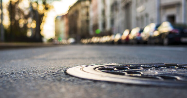 Man Dies in Horrific Accident After Being Thrown Into ‘Boiling’ Manhole - Featured image