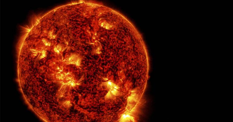 Scientists Warn: The Sun Is Starting to Destroy Starlink Satellites - Featured image