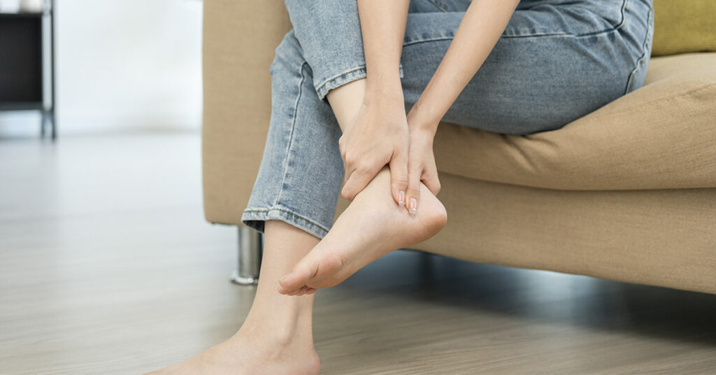 Podiatrists Warn: Don’t Ignore These 11 Signs From Your Feet - Featured image