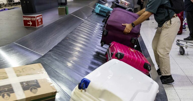 Flying Soon? Avoid These Common Luggage Colors, Airline Advises - Featured image