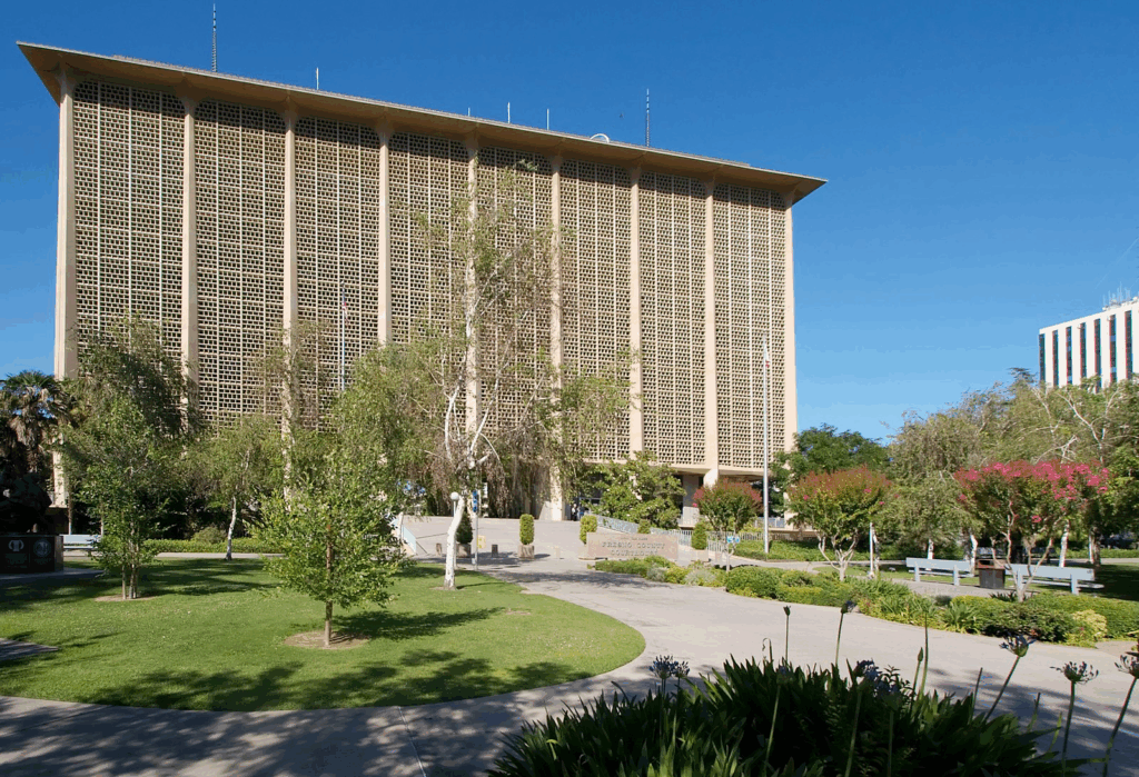 Photo by Mfield via Wikimedia Commons, CC BY-SA 3.0 Fresno County Superior Court