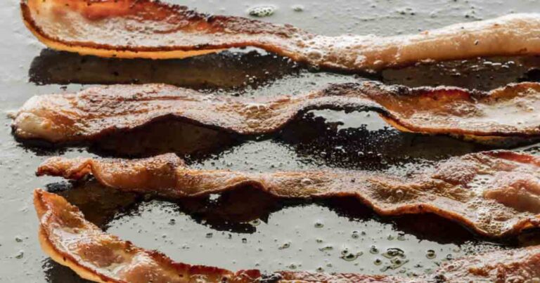 Scientists Demand Cancer Warnings Should Be Added to Bacon and Ham - Featured image