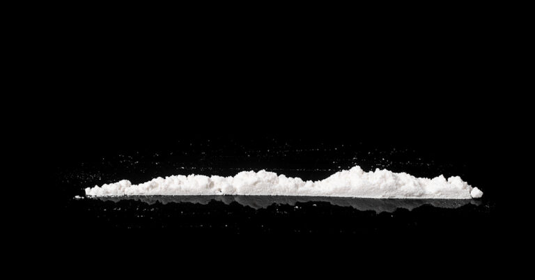 Officer and Spouse Die in Bathtub After Reported Cocaine Use, Leaving Young Child Orphaned - Featured image
