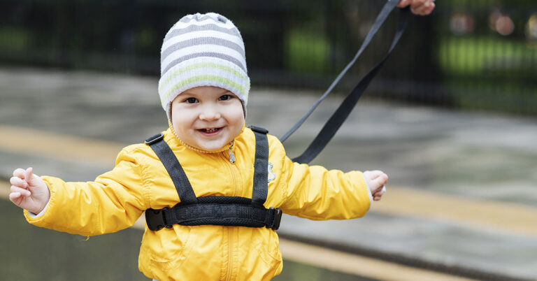Is it OK to leash your child? Dad gets shamed for using leash with 5-year-old quintuplets - Featured image
