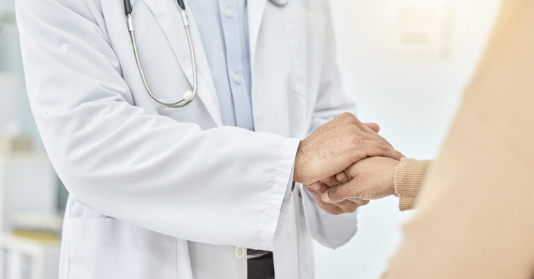 Stage 4 Cancer Patient Urges Others Not to Ignore These Subtle Warning Signs - Featured image