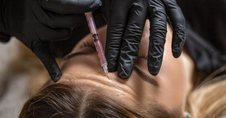 Cosmetic Doctor Conducts Self-Experiment with Botox – One Side of Her Face Tells All - Featured image