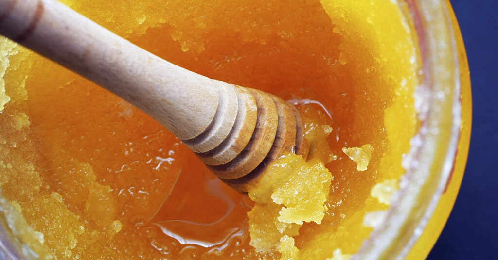 How to Decrystallize Honey: A Simple Step-by-Step Guide - Featured image