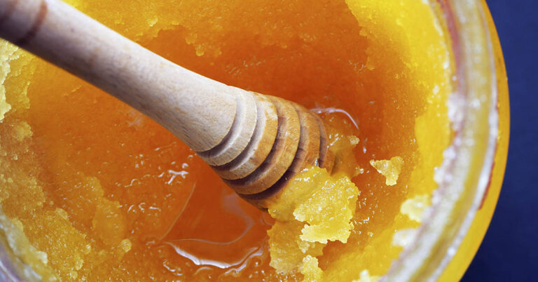 How to Decrystallize Honey: A Simple Step-by-Step Guide - Featured image