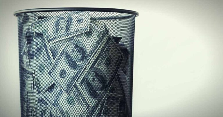 15 Ridiculous Ways Intelligent People Throw Their Money Away - Featured image