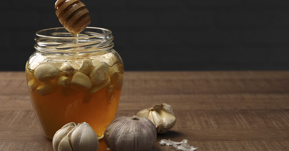 Home Remedy Trend: Garlic, Cloves & Honey — Potential Benefits and Risks