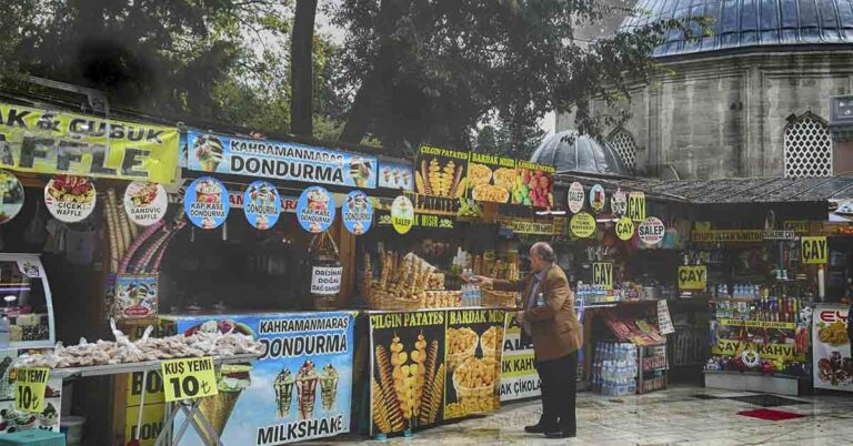 Family Dies After Suspected Food-Related Illness During Holiday in Turkey - Featured image