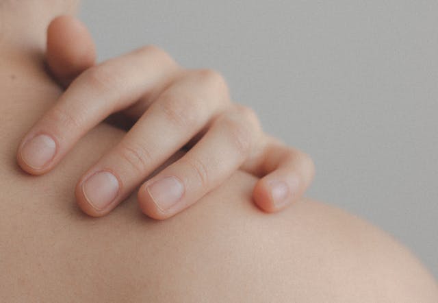 Woman hands on her shoulder