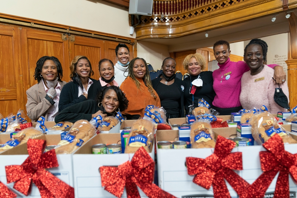 New York, NY - November 20, 2021: Volunteers of Brooklyn chapter of Jack and Jill of America prepared food baskets as Governor Kathy Hochil visits Cornerstone Baptist Church