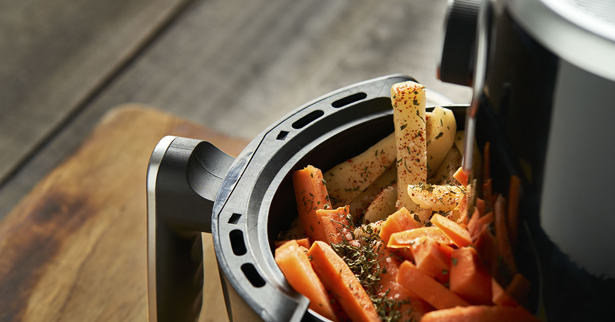 Money-saving expert warns people about using air fryers instead of ovens to cook food