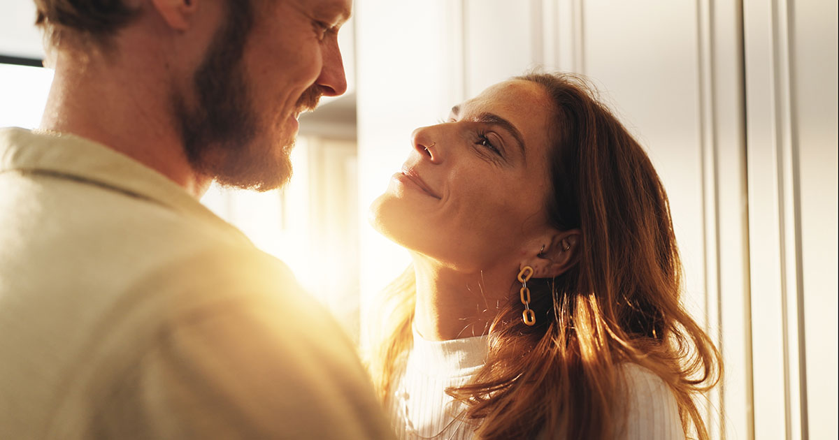 Subtle Non-Sexual Things Women Do That Men Secretly Adore
