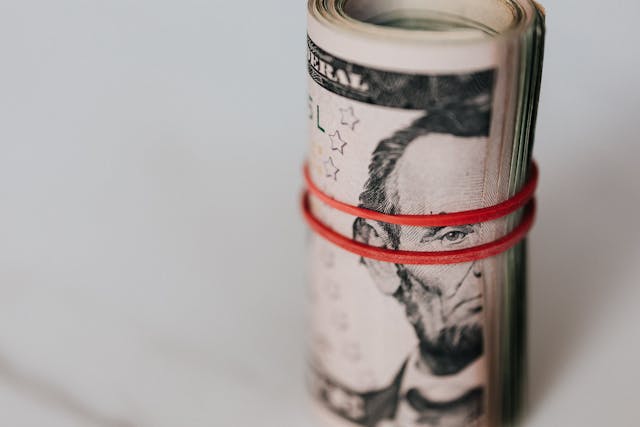 a roll of bank notes