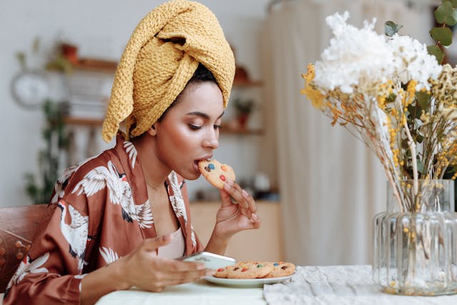 woman eating breakfast